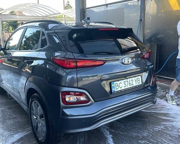 Сірий Хендай Kona, об'ємом двигуна 0 л та пробігом 50 тис. км за 17800 $, фото 1 на Automoto.ua