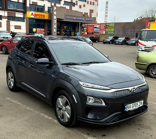 Серый Хендай Kona, объемом двигателя 0 л и пробегом 123 тыс. км за 19000 $, фото 2 на Automoto.ua