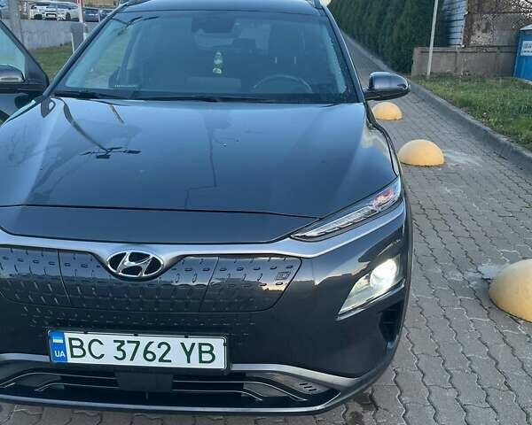 Сірий Хендай Kona, об'ємом двигуна 0 л та пробігом 50 тис. км за 17800 $, фото 4 на Automoto.ua