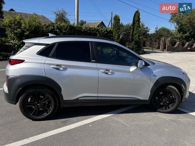 Серый Хендай Kona, объемом двигателя 0 л и пробегом 31 тыс. км за 20000 $, фото 2 на Automoto.ua
