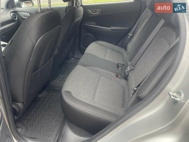 Серый Хендай Kona, объемом двигателя 0 л и пробегом 114 тыс. км за 17100 $, фото 32 на Automoto.ua