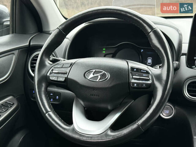 Сірий Хендай Kona, об'ємом двигуна 0 л та пробігом 78 тис. км за 18600 $, фото 5 на Automoto.ua