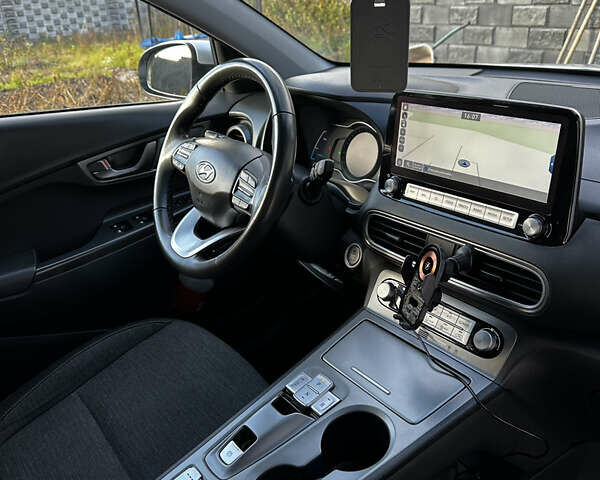 Сірий Хендай Kona, об'ємом двигуна 0 л та пробігом 38 тис. км за 19200 $, фото 11 на Automoto.ua