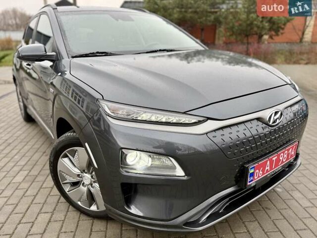 Серый Хендай Kona, объемом двигателя 0 л и пробегом 74 тыс. км за 15250 $, фото 4 на Automoto.ua