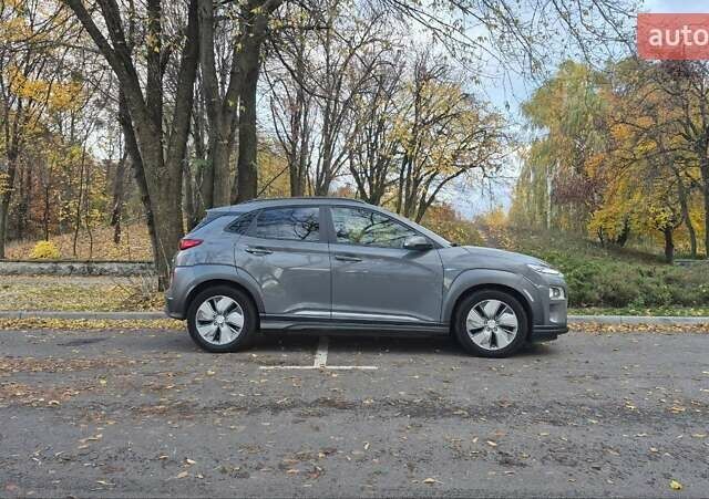 Сірий Хендай Kona, об'ємом двигуна 0 л та пробігом 42 тис. км за 22200 $, фото 3 на Automoto.ua