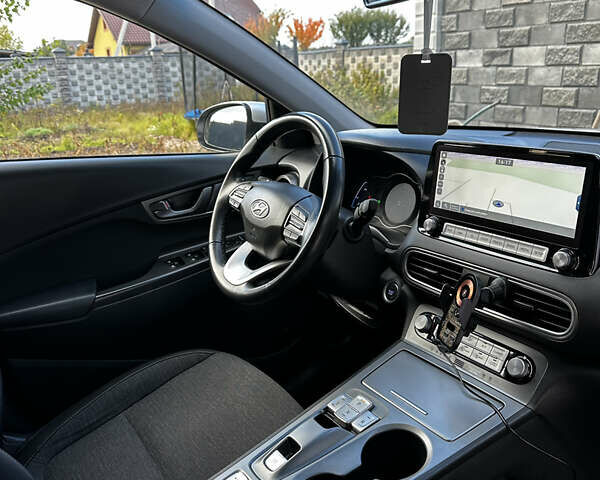 Серый Хендай Kona, объемом двигателя 0 л и пробегом 38 тыс. км за 19500 $, фото 22 на Automoto.ua