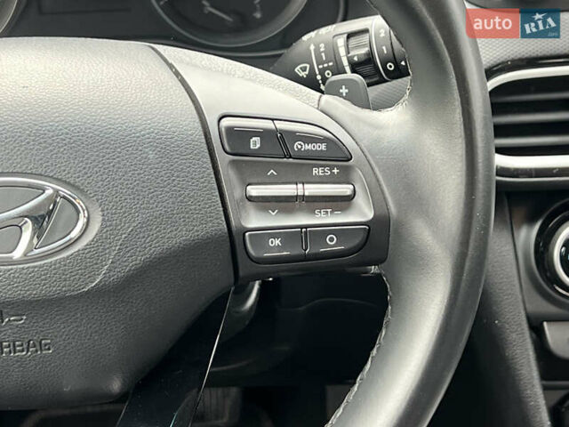 Серый Хендай Kona, объемом двигателя 1.6 л и пробегом 54 тыс. км за 20950 $, фото 35 на Automoto.ua