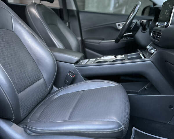 Сірий Хендай Kona, об'ємом двигуна 0 л та пробігом 137 тис. км за 16900 $, фото 78 на Automoto.ua