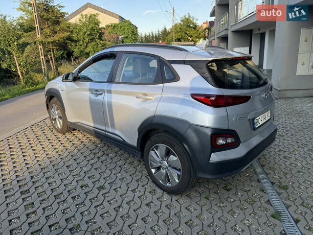 Сірий Хендай Kona, об'ємом двигуна 0 л та пробігом 91 тис. км за 16999 $, фото 9 на Automoto.ua
