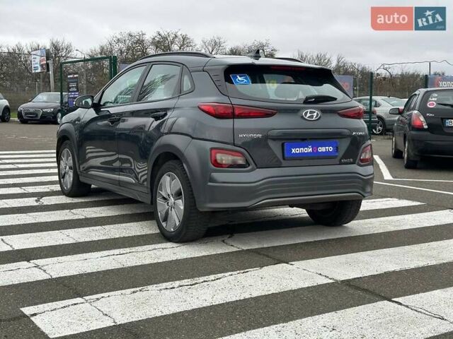 Серый Хендай Kona, объемом двигателя 0 л и пробегом 95 тыс. км за 17200 $, фото 6 на Automoto.ua