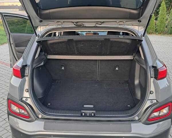 Сірий Хендай Kona, об'ємом двигуна 0 л та пробігом 63 тис. км за 17950 $, фото 15 на Automoto.ua