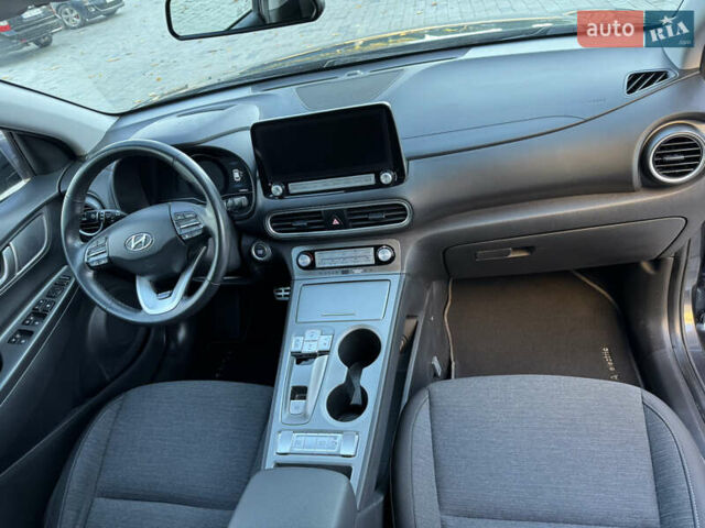 Сірий Хендай Kona, об'ємом двигуна 0 л та пробігом 114 тис. км за 15999 $, фото 35 на Automoto.ua