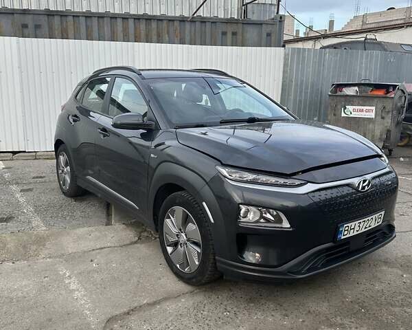 Серый Хендай Kona, объемом двигателя 0 л и пробегом 95 тыс. км за 17000 $, фото 1 на Automoto.ua