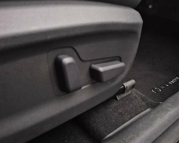 Сірий Хендай Kona, об'ємом двигуна 0 л та пробігом 99 тис. км за 19499 $, фото 31 на Automoto.ua