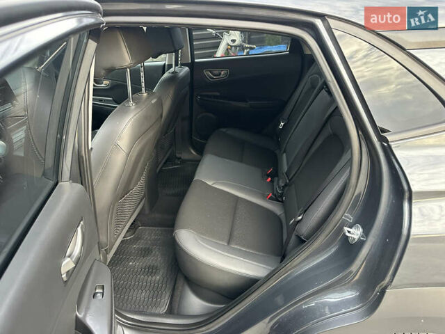 Серый Хендай Kona, объемом двигателя 0 л и пробегом 117 тыс. км за 17500 $, фото 13 на Automoto.ua