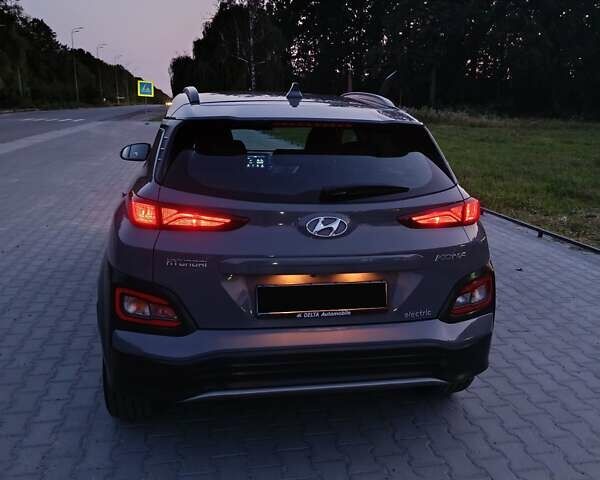 Сірий Хендай Kona, об'ємом двигуна 0 л та пробігом 90 тис. км за 17000 $, фото 2 на Automoto.ua