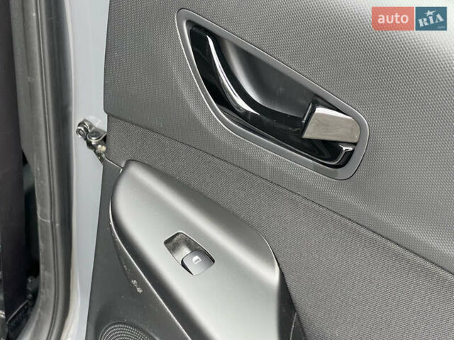 Серый Хендай Kona, объемом двигателя 1.6 л и пробегом 54 тыс. км за 20950 $, фото 47 на Automoto.ua