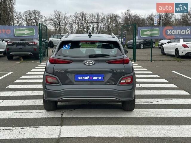 Серый Хендай Kona, объемом двигателя 0 л и пробегом 95 тыс. км за 17200 $, фото 5 на Automoto.ua