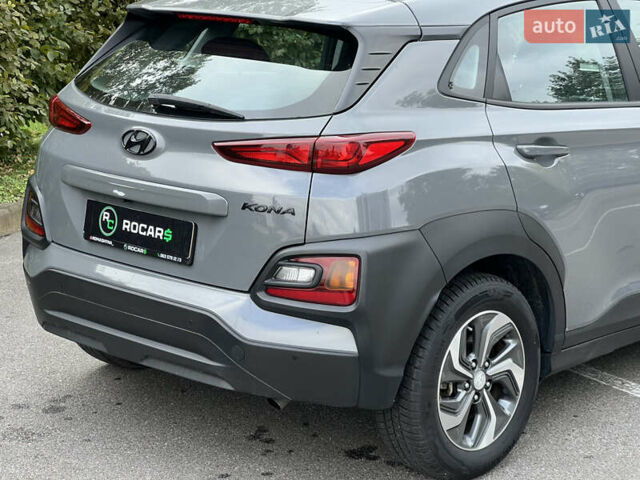 Серый Хендай Kona, объемом двигателя 1.6 л и пробегом 54 тыс. км за 20950 $, фото 26 на Automoto.ua