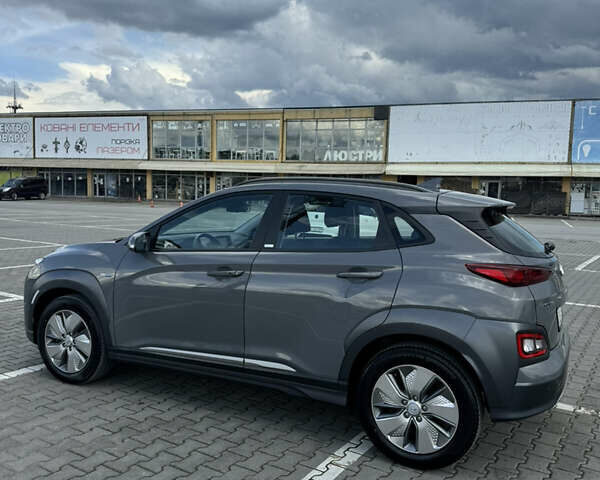Серый Хендай Kona, объемом двигателя 0 л и пробегом 52 тыс. км за 16300 $, фото 8 на Automoto.ua