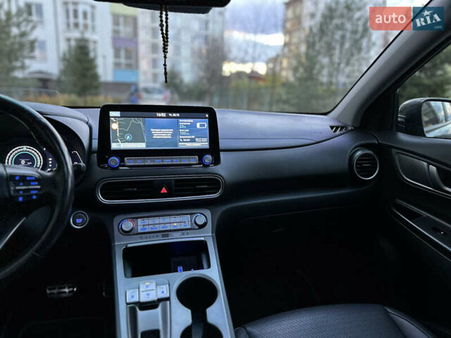 Сірий Хендай Kona, об'ємом двигуна 0 л та пробігом 137 тис. км за 16900 $, фото 90 на Automoto.ua