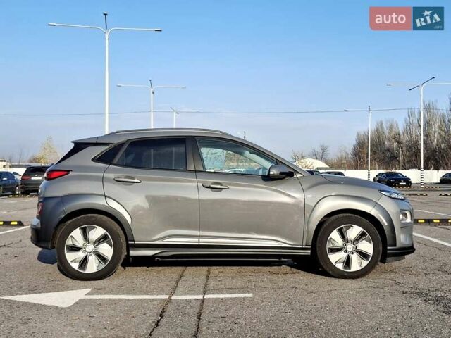 Серый Хендай Kona, объемом двигателя 0 л и пробегом 116 тыс. км за 18600 $, фото 6 на Automoto.ua