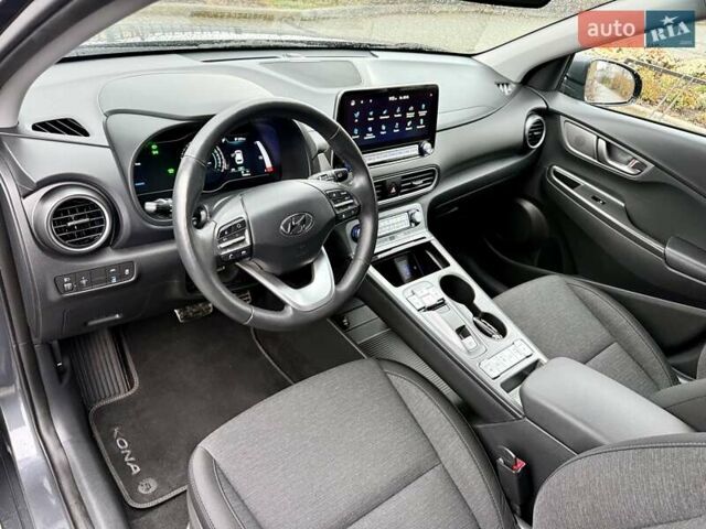 Серый Хендай Kona, объемом двигателя 0 л и пробегом 74 тыс. км за 15250 $, фото 46 на Automoto.ua