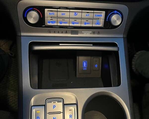 Сірий Хендай Kona, об'ємом двигуна 0 л та пробігом 50 тис. км за 17800 $, фото 18 на Automoto.ua
