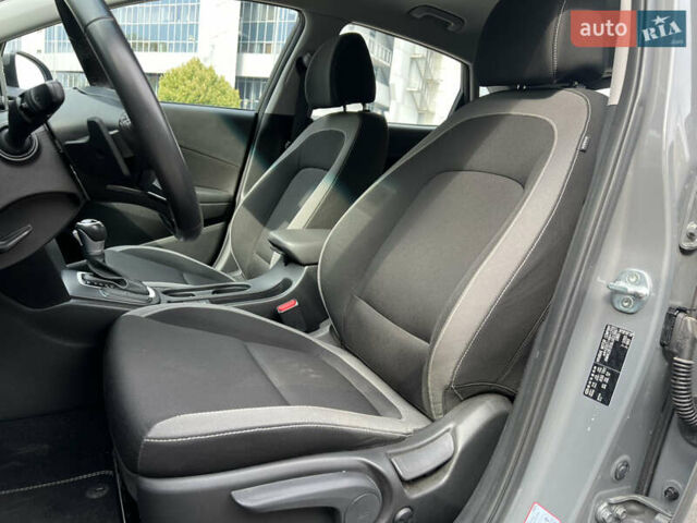 Серый Хендай Kona, объемом двигателя 1.6 л и пробегом 54 тыс. км за 20950 $, фото 30 на Automoto.ua