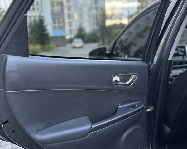 Сірий Хендай Kona, об'ємом двигуна 0 л та пробігом 137 тис. км за 16900 $, фото 59 на Automoto.ua