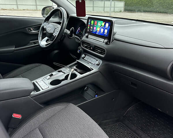 Серый Хендай Kona, объемом двигателя 0 л и пробегом 38 тыс. км за 18999 $, фото 13 на Automoto.ua