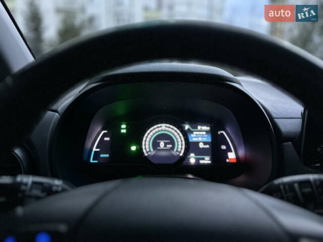 Серый Хендай Kona, объемом двигателя 0 л и пробегом 137 тыс. км за 17500 $, фото 111 на Automoto.ua
