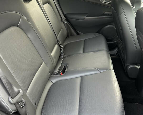 Сірий Хендай Kona, об'ємом двигуна 0 л та пробігом 56 тис. км за 17900 $, фото 12 на Automoto.ua