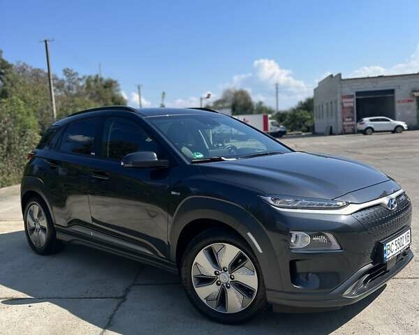 Серый Хендай Kona, объемом двигателя 0 л и пробегом 30 тыс. км за 21100 $, фото 1 на Automoto.ua