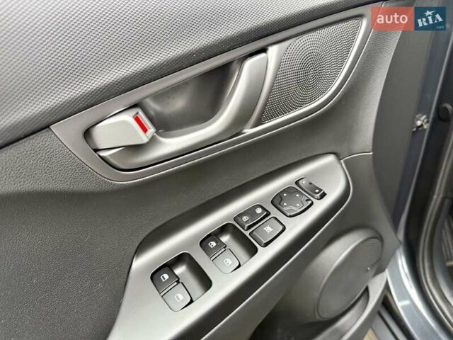 Серый Хендай Kona, объемом двигателя 0 л и пробегом 74 тыс. км за 15250 $, фото 39 на Automoto.ua