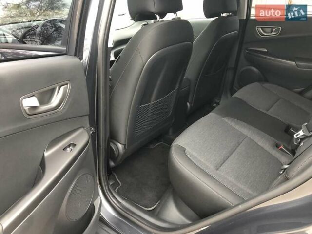 Сірий Хендай Kona, об'ємом двигуна 0 л та пробігом 70 тис. км за 17950 $, фото 21 на Automoto.ua