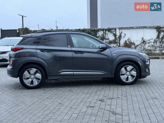 Серый Хендай Kona, объемом двигателя 0 л и пробегом 98 тыс. км за 18300 $, фото 31 на Automoto.ua