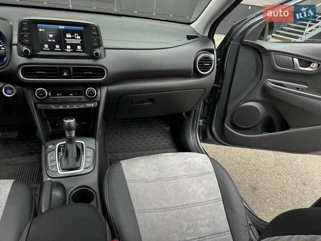 Сірий Хендай Kona, об'ємом двигуна 1.6 л та пробігом 32 тис. км за 18999 $, фото 22 на Automoto.ua