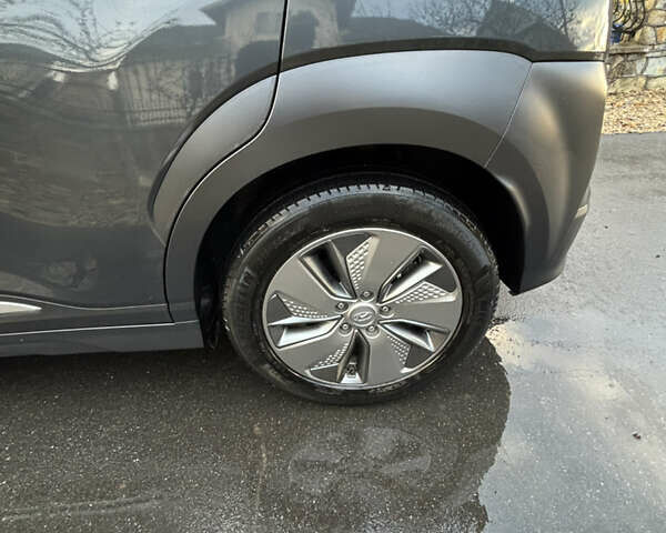 Серый Хендай Kona, объемом двигателя 0 л и пробегом 23 тыс. км за 16900 $, фото 30 на Automoto.ua