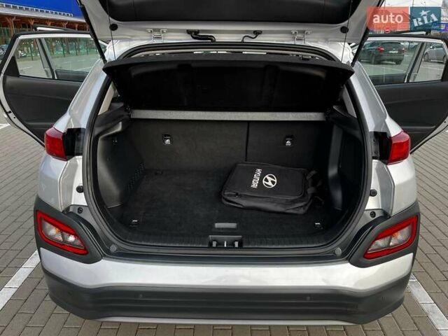 Серый Хендай Kona, объемом двигателя 0 л и пробегом 136 тыс. км за 16700 $, фото 49 на Automoto.ua