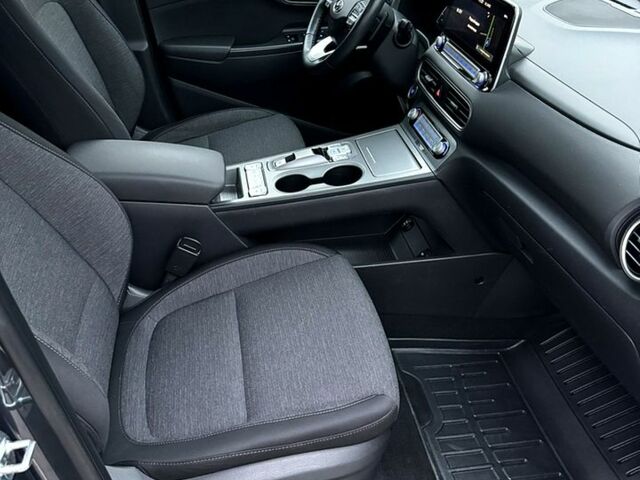 Сірий Хендай Kona, об'ємом двигуна 0 л та пробігом 41 тис. км за 20500 $, фото 11 на Automoto.ua