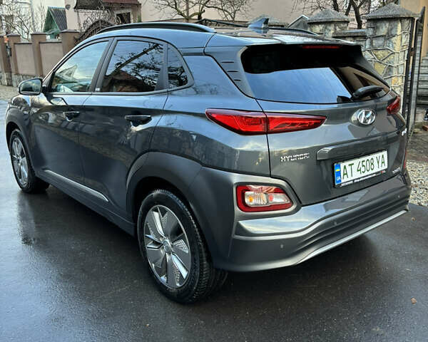 Серый Хендай Kona, объемом двигателя 0 л и пробегом 23 тыс. км за 16900 $, фото 3 на Automoto.ua