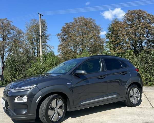 Серый Хендай Kona, объемом двигателя 0 л и пробегом 30 тыс. км за 21100 $, фото 4 на Automoto.ua