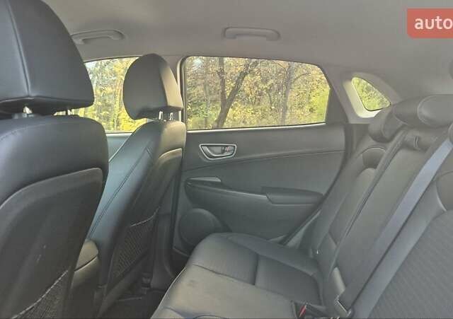 Сірий Хендай Kona, об'ємом двигуна 0 л та пробігом 42 тис. км за 22200 $, фото 17 на Automoto.ua