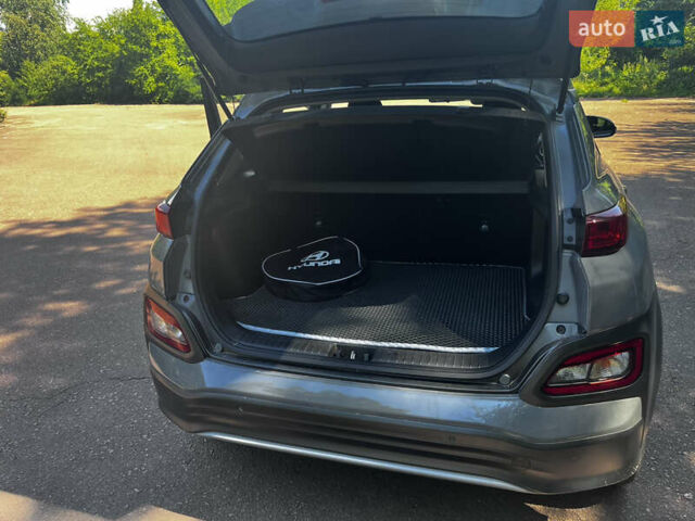 Сірий Хендай Kona, об'ємом двигуна 0 л та пробігом 117 тис. км за 17300 $, фото 20 на Automoto.ua