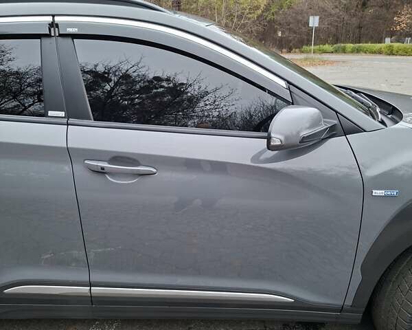 Сірий Хендай Kona, об'ємом двигуна 0 л та пробігом 86 тис. км за 15200 $, фото 10 на Automoto.ua