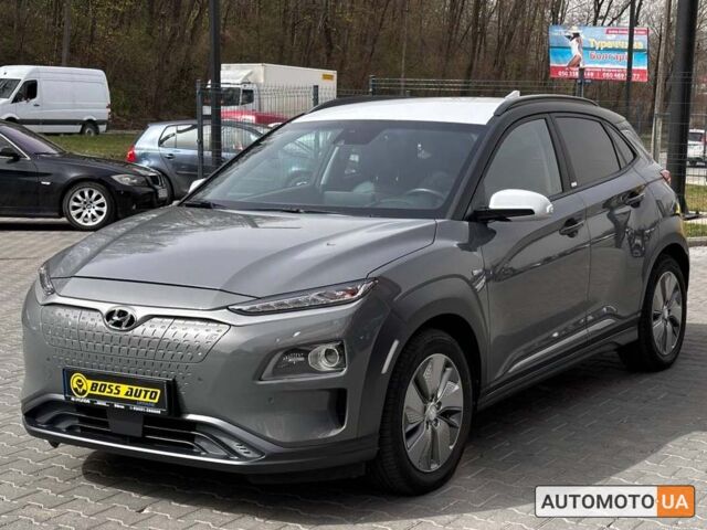 Серый Хендай Kona, объемом двигателя 64 л и пробегом 65 тыс. км за 22500 $, фото 2 на Automoto.ua