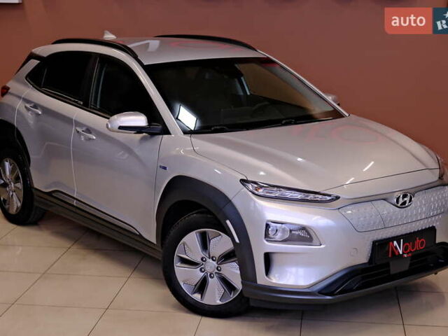 Серый Хендай Kona, объемом двигателя 0 л и пробегом 88 тыс. км за 20300 $, фото 4 на Automoto.ua