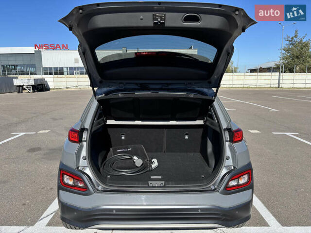 Серый Хендай Kona, объемом двигателя 0 л и пробегом 51 тыс. км за 15800 $, фото 17 на Automoto.ua