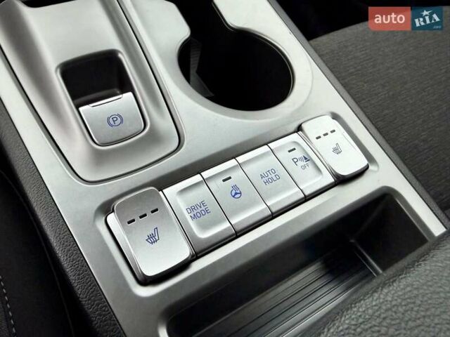 Серый Хендай Kona, объемом двигателя 0 л и пробегом 74 тыс. км за 15250 $, фото 56 на Automoto.ua